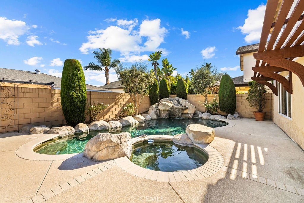 6792 Loyola Drive