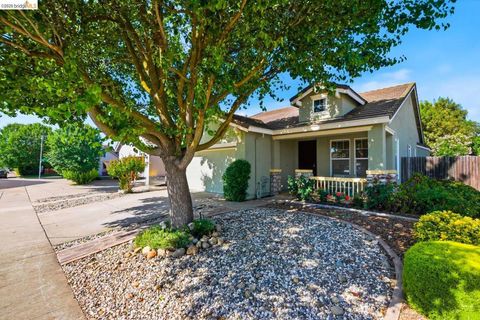 Photo of 10052 Tittle WAY WAY, Elk Grove, CA 95757 (MLS # 41134311)
