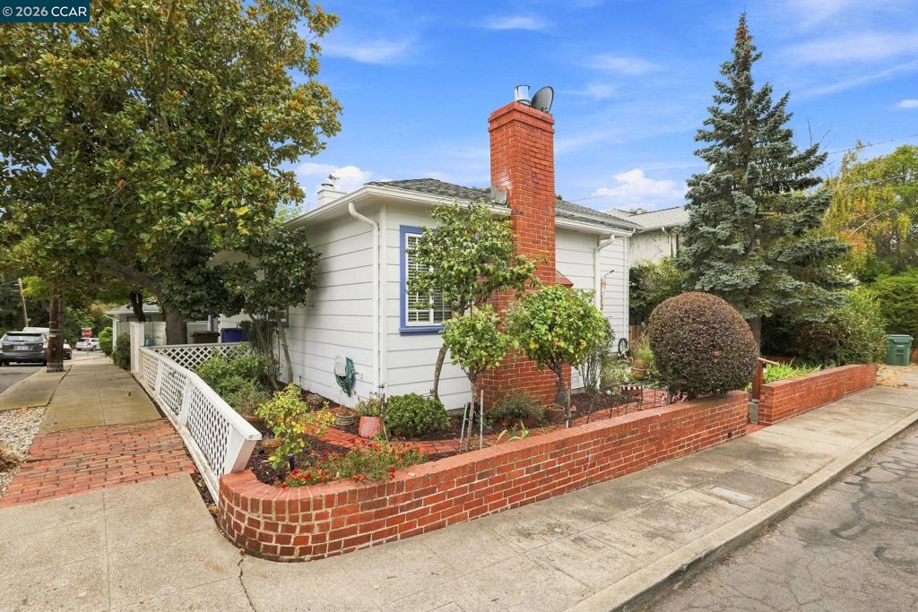 601 Alhambra St