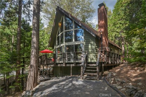 Photo of 307 Pioneer Road, Lake Arrowhead, CA 92352 (MLS # IG25198371)