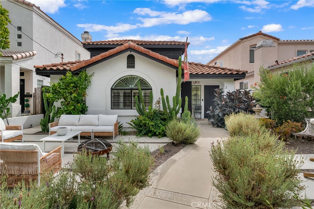 Welcome to 314 Ultimo Ave, a beautiful Spanish Gem in the highly desirable Alamitos Heights neighborhood of Long Beach!
Tucked away in a peaceful cul-de-sac on a LARGER lot, this gorgeous 4-bedroom, 3-bathroom home offers the perfect blend of modern updates, thoughtful design, and prime location. Just wait until you see this one in person!
Step inside and be immediately greeted by French Oak hardwood flooring that flows seamlessly throughout the home. The heart of the home is the beautifully updated kitchen, complete with white shaker cabinetry, sleek stainless steel appliances, and plenty of counter space to bring your culinary visions to life.
The layout is both functional and flexible, offering not one but TWO PRIMARY SUITES — one on each floor — providing the ultimate privacy and convenience. The first floor boasts three spacious bedrooms and TWO spa-like bathrooms with floating vanities and modern rain showers. Upstairs, your private sanctuary awaits: a full primary suite with dual walk-in closets and a beautifully remodeled en-suite bath featuring designer finishes, dual sinks, and another luxe rain shower.
But the magic doesn’t stop inside!
Step out into your beautifully landscaped front and backyard — both featuring drought-tolerant landscaping for eco-friendly, low-maintenance living. Multiple outdoor seating areas offer endless opportunities for relaxation, entertaining, and dining! Fire up the grill in your BBQ space, unwind with a glass of wine under the stars, or sip your morning coffee as you enjoy that beautiful ocean breeze.
A detached two-car garage provides generous storage and parking, or explore the possibility of converting it into an ADU for added living space or rental income.
Located just minutes from Belmont Shore’s ever popular 2nd Street, fine dining on Naples Island, upscale shopping at 2nd & PCH, family friendly Mother's Beach, and the Colorado Lagoon, you’ll enjoy the best of Long Beach right in your backyard — from high-end dining and boutique shopping to paddleboarding, picnics, and sunny beach days! This home is a true must see so be sure to schedule your personal showing appointment today!