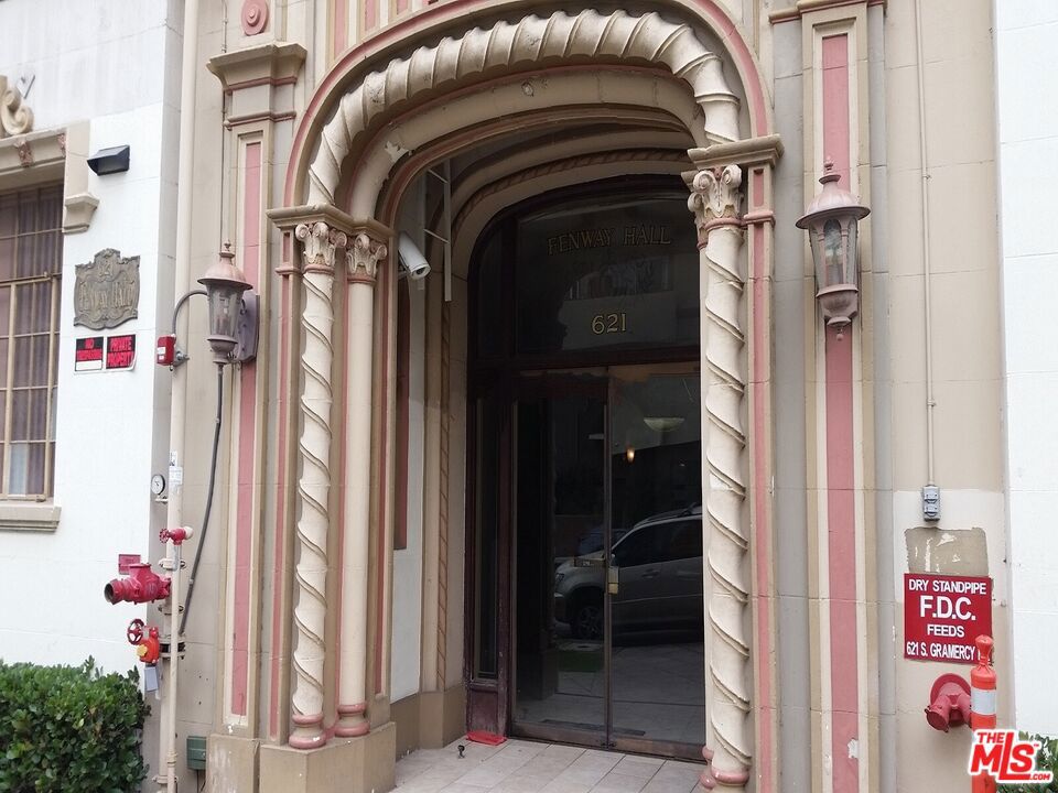 The Fenway Hall Apartments are located on the border of Koreatown and Hancock Park; Convenient to Miracle Mile & Hollywood. Shown by appt only; No Walk-Ins. **Advertised rent of $1384/mo is the net effective rent for a 13 month lease of $1499/mo with month 13 rent free. On Approved Credit.