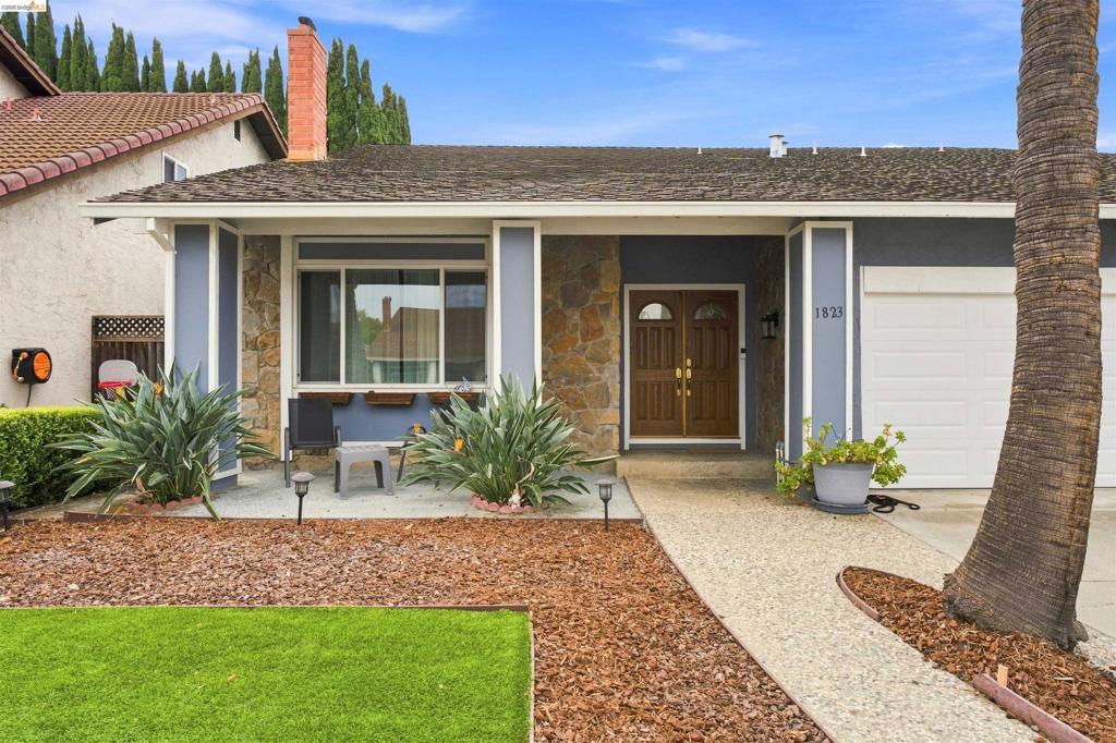 1823 Daltrey Way