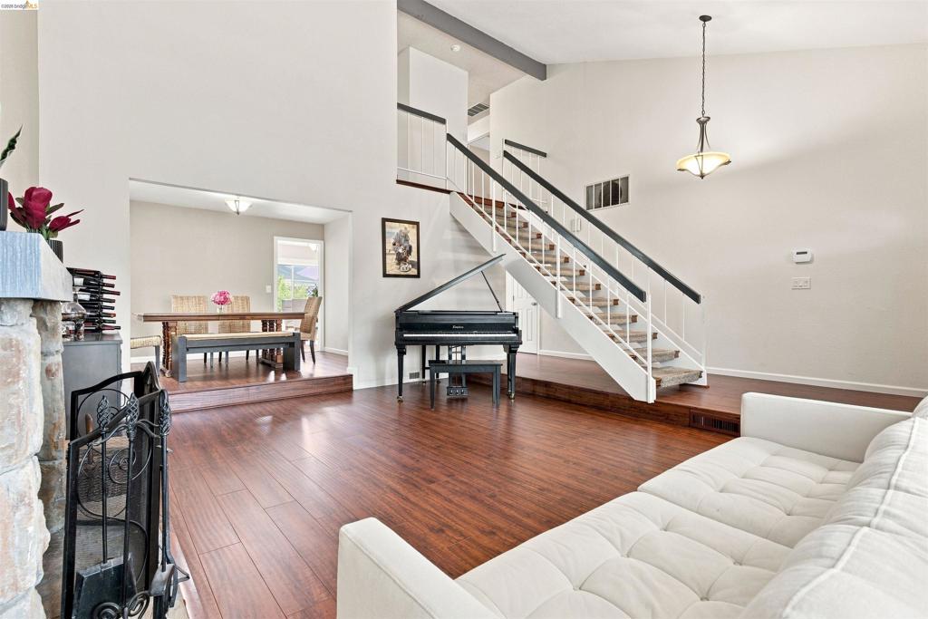 1823 Daltrey Way