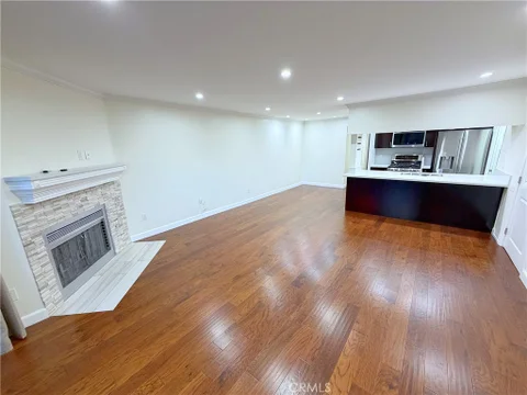 MLS: SR26208806