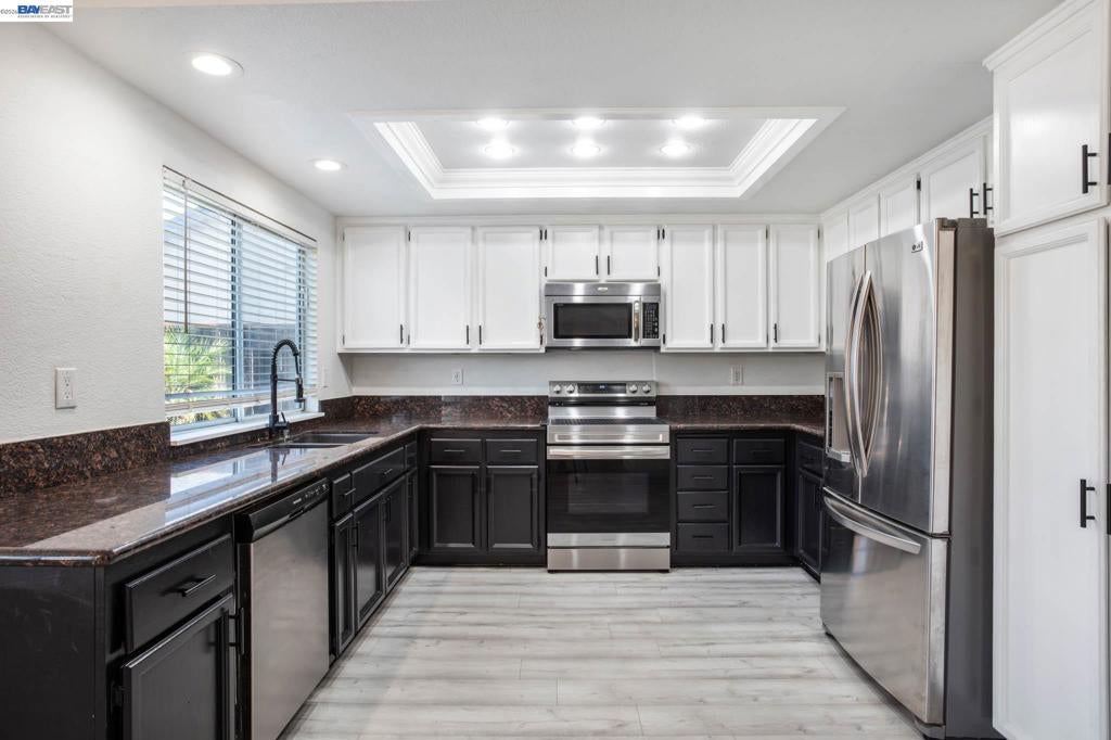 305 Helena Ct.