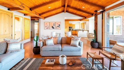 7529 Rockaway Avenue