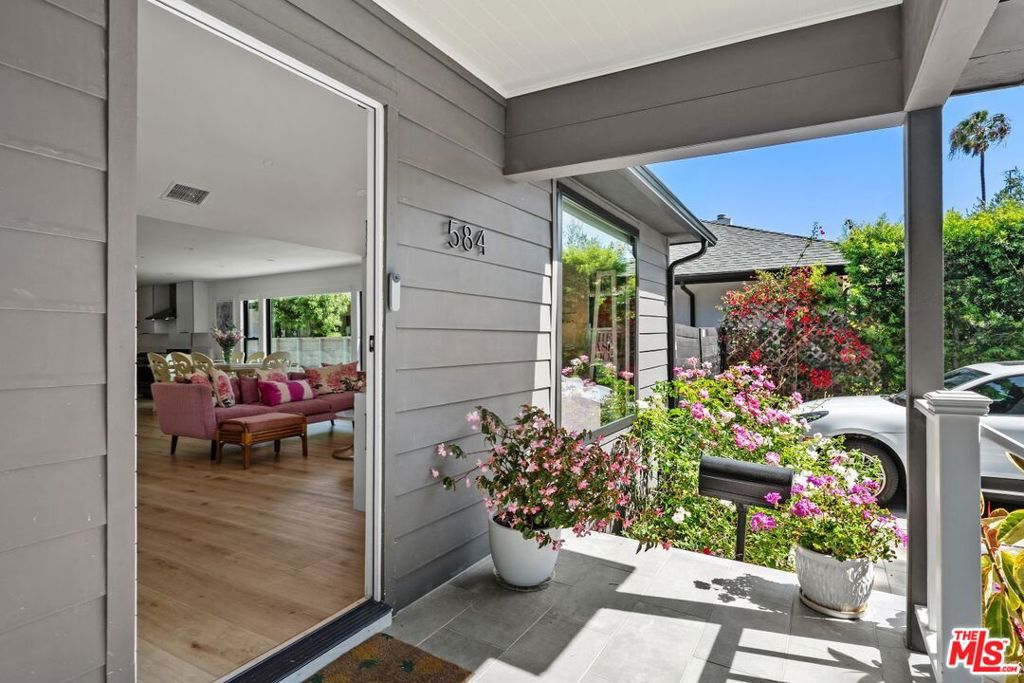 584 N Lucerne Boulevard, Los Angeles CA 90004