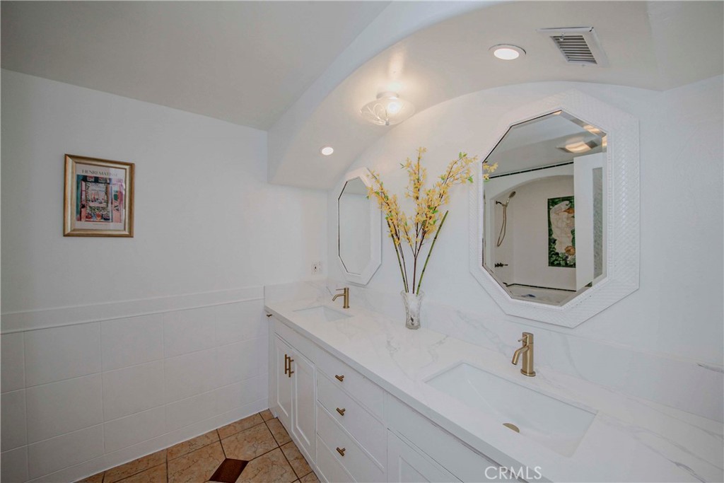 413 Thunderbird Court