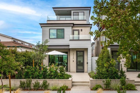 Photo of 3725 Yosemite Street, San Diego, CA 92109 (MLS # 260020706SD)