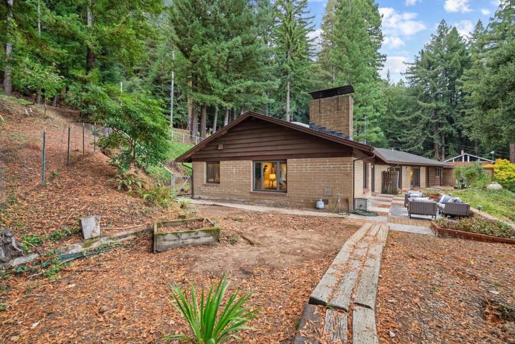 Photo of 205 Grandview Drive, Woodside, CA 94062 (MLS # ML82024935)