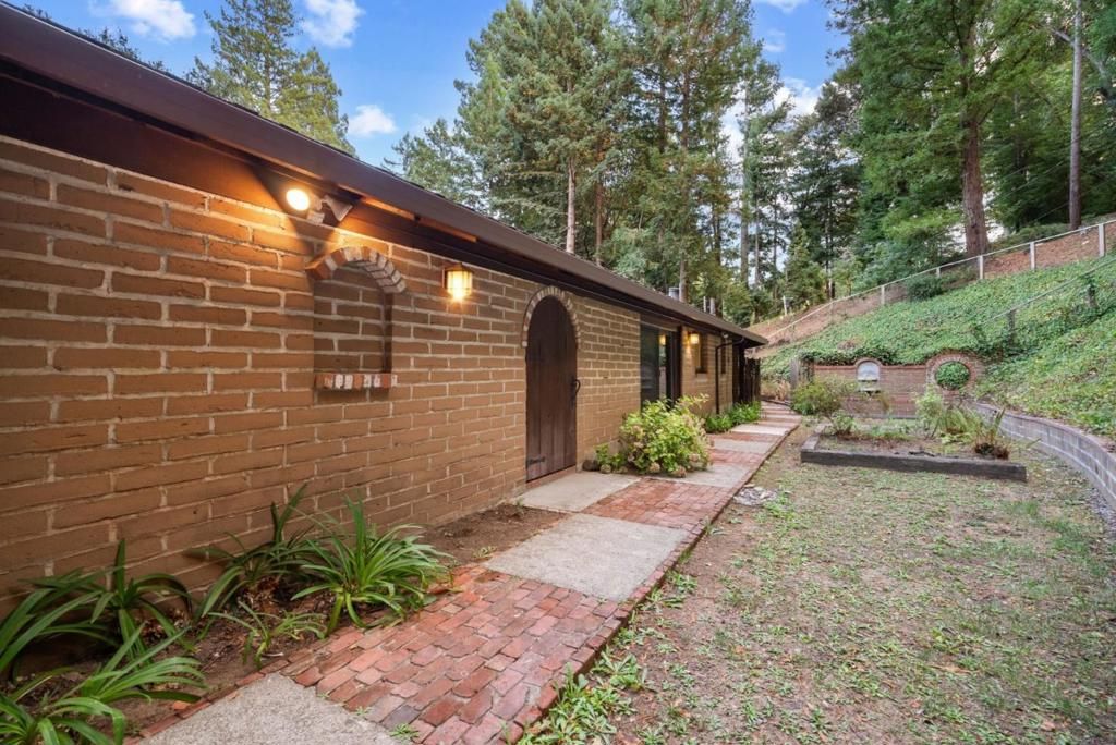 Photo of 205 Grandview Drive, Woodside, CA 94062 (MLS # ML82024935)