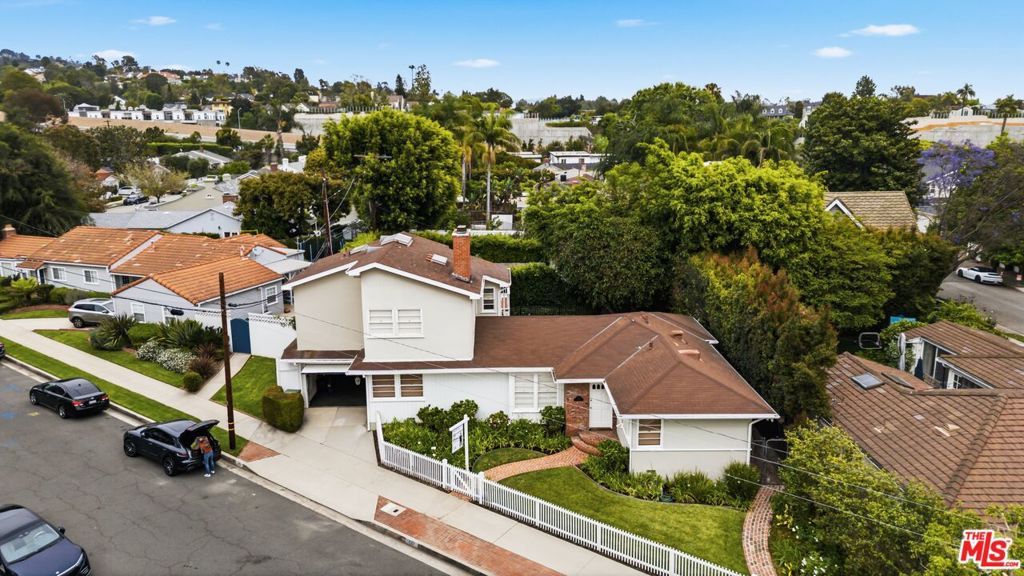 Photo of 220 Beloit Avenue, Los Angeles, CA 90049 (MLS # 26714729)