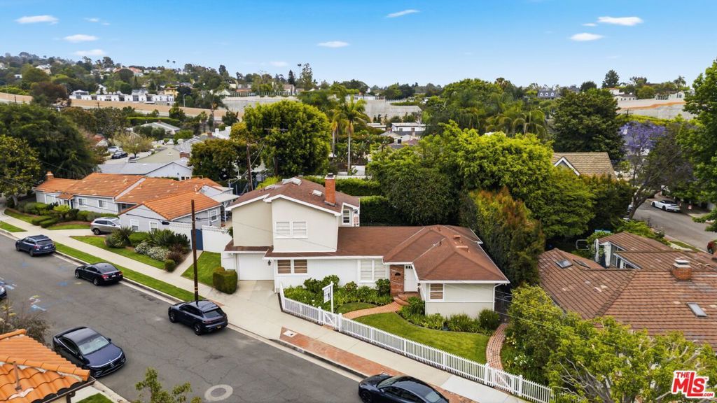 Photo of 220 Beloit Avenue, Los Angeles, CA 90049 (MLS # 26714729)