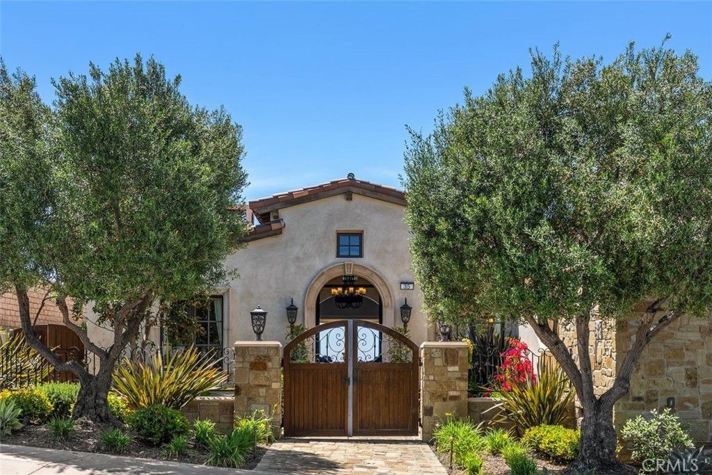 Photo of 35 Shoreline Drive, Dana Point, CA 92629 (MLS # LG25107433)