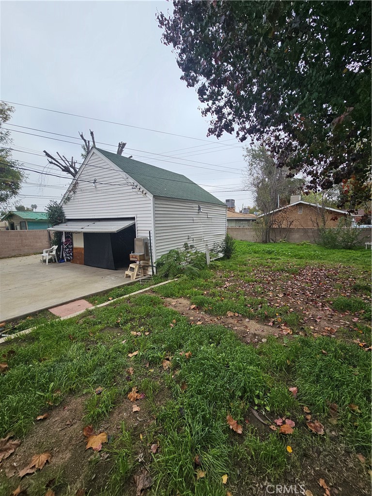 Main image without alt text