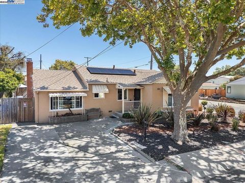 Photo of 15106 Edgemoor St St, San Leandro, CA 94579 (MLS # 41117817)