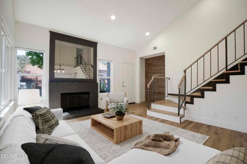 Photo of 974 Quarterhorse Lane, Oak Park, CA 91377 (MLS # 226001345)