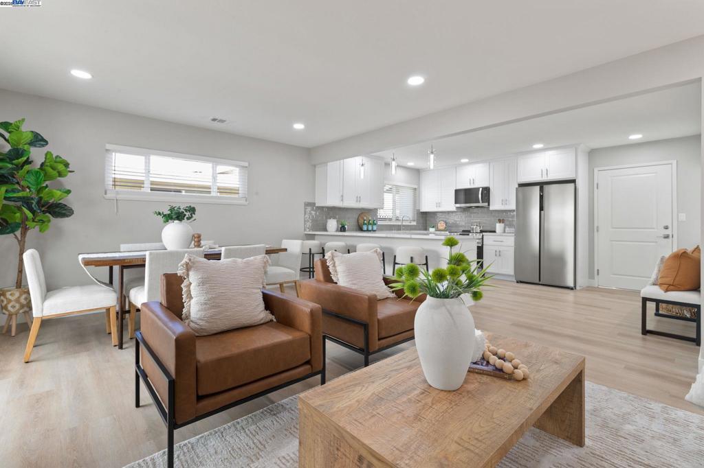 SUNSET EAST - Residential