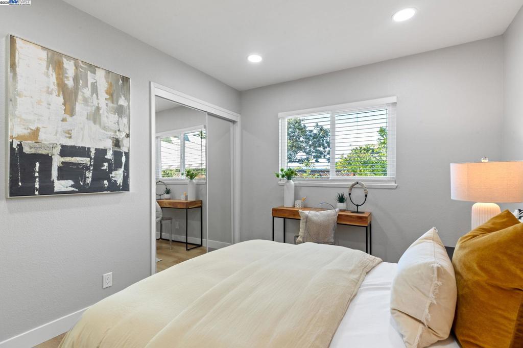 SUNSET EAST - Residential