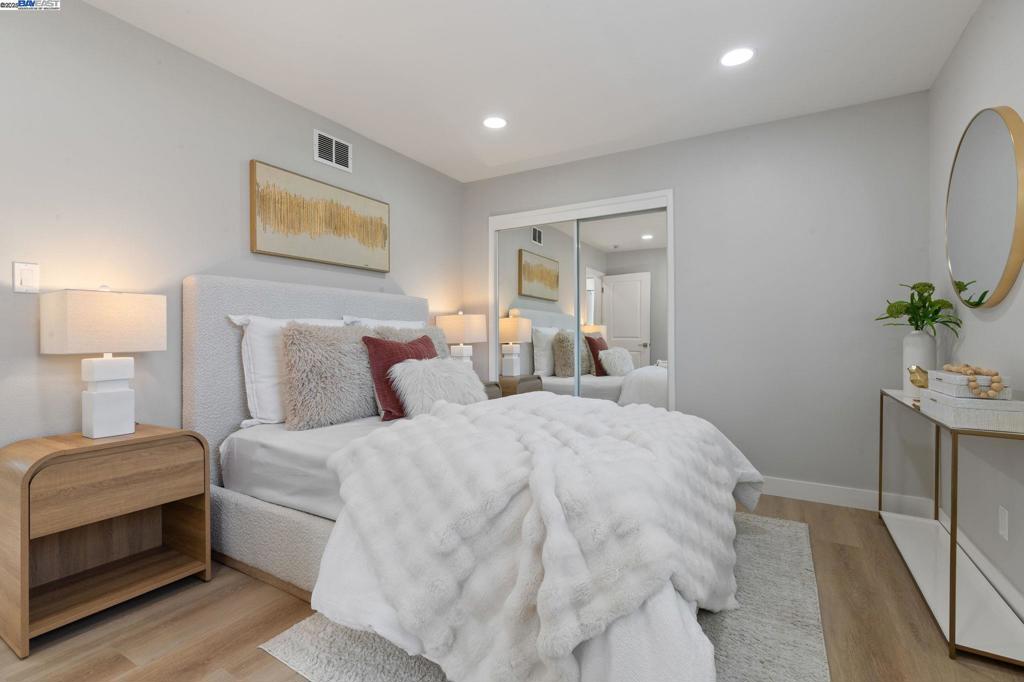 SUNSET EAST - Residential