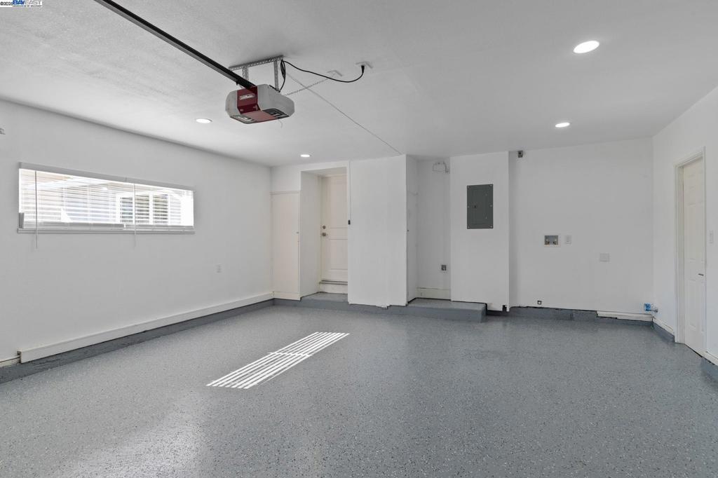 SUNSET EAST - Residential