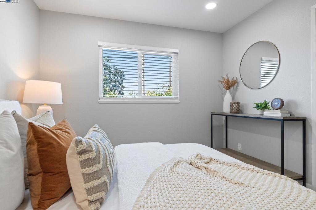 SUNSET EAST - Residential