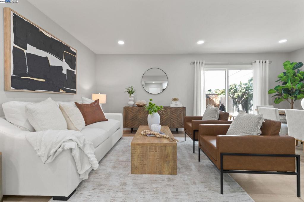 SUNSET EAST - Residential