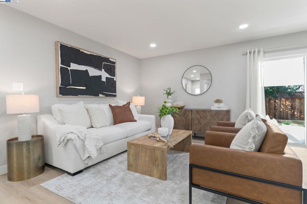 SUNSET EAST - Residential