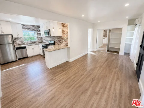 MLS: 26870893