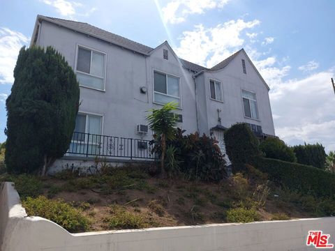Photo of 1296 S Citrus Avenue, Los Angeles, CA 90019 (MLS # 25589243)
