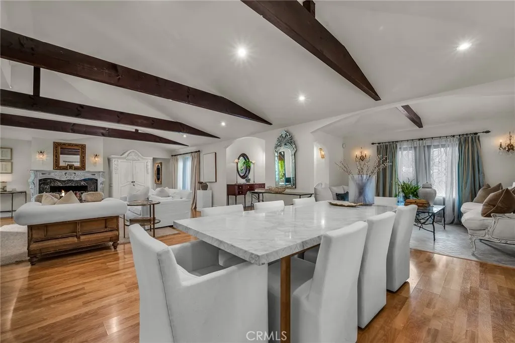 Woodland Hills, California 91364, United States, 3 Bedrooms Bedrooms, ,2 BathroomsBathrooms,Residential,Active,193599