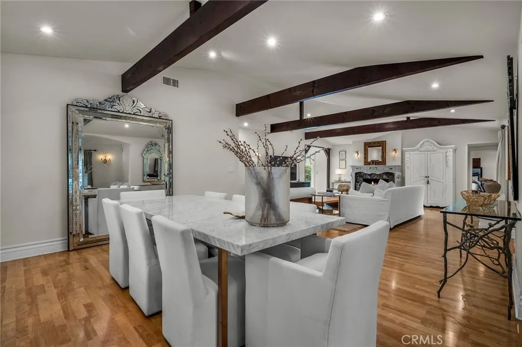 Woodland Hills, California 91364, United States, 3 Bedrooms Bedrooms, ,2 BathroomsBathrooms,Residential,Active,193599