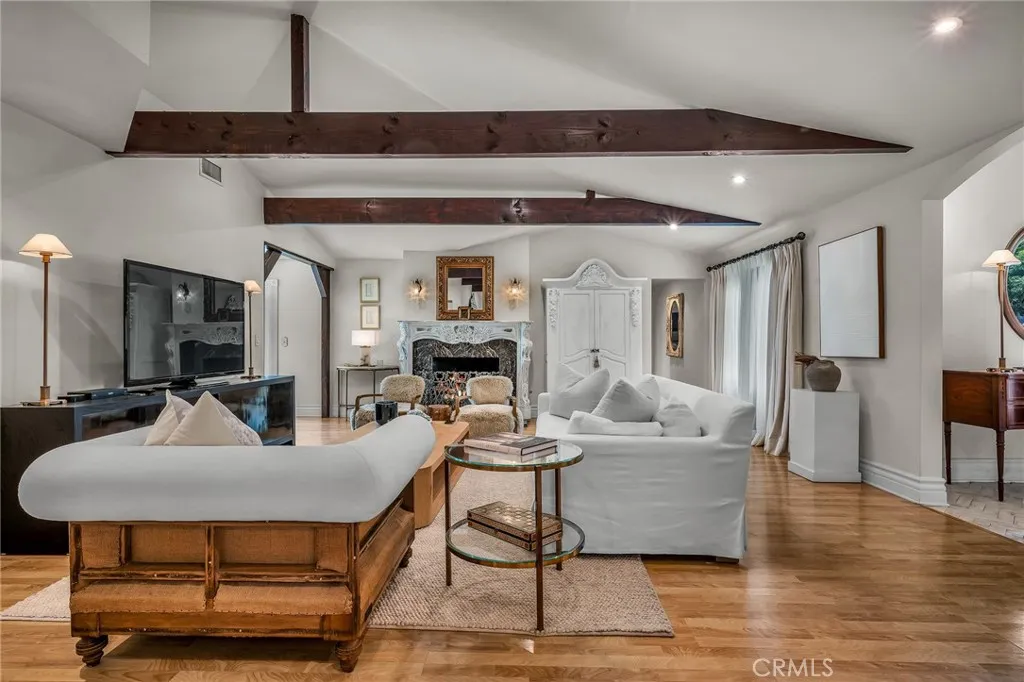 Woodland Hills, California 91364, United States, 3 Bedrooms Bedrooms, ,2 BathroomsBathrooms,Residential,Active,193599