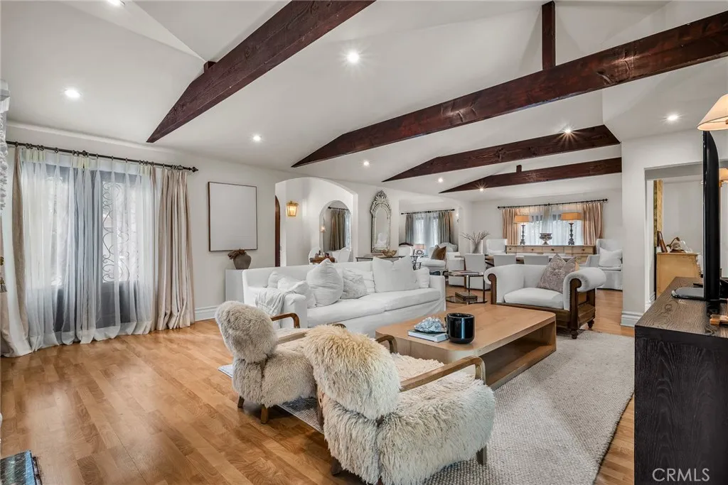 Woodland Hills, California 91364, United States, 3 Bedrooms Bedrooms, ,2 BathroomsBathrooms,Residential,Active,193599