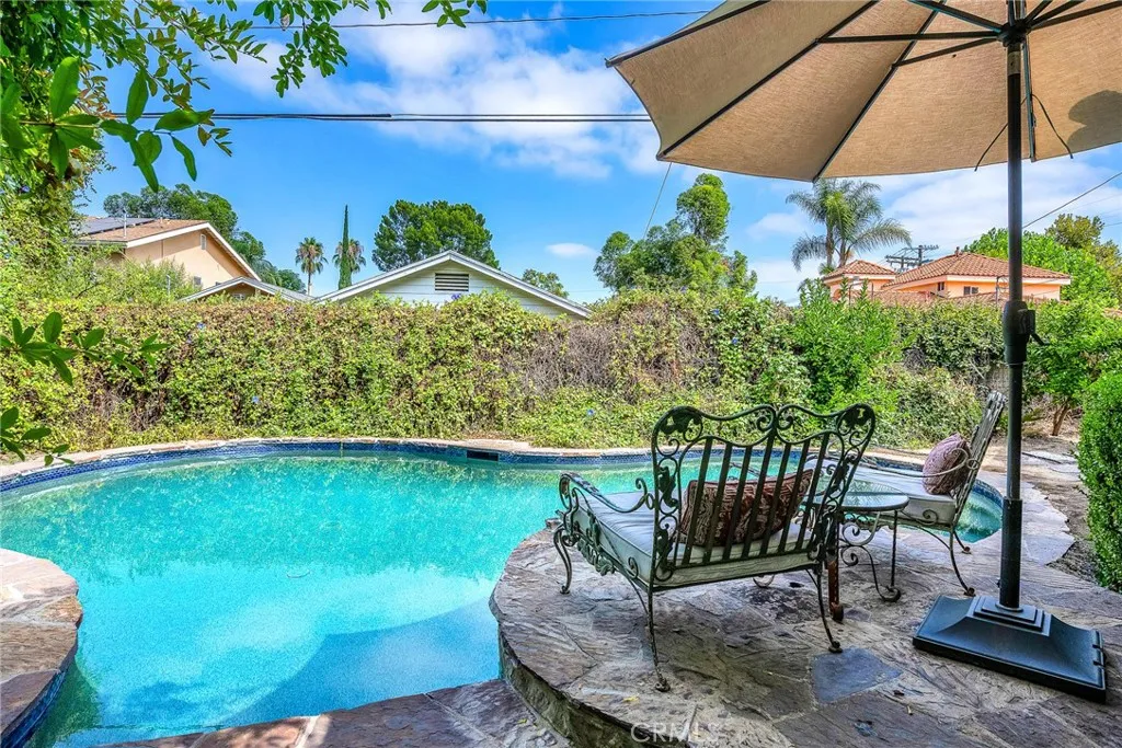 Woodland Hills, California 91364, United States, 3 Bedrooms Bedrooms, ,2 BathroomsBathrooms,Residential,Active,193599