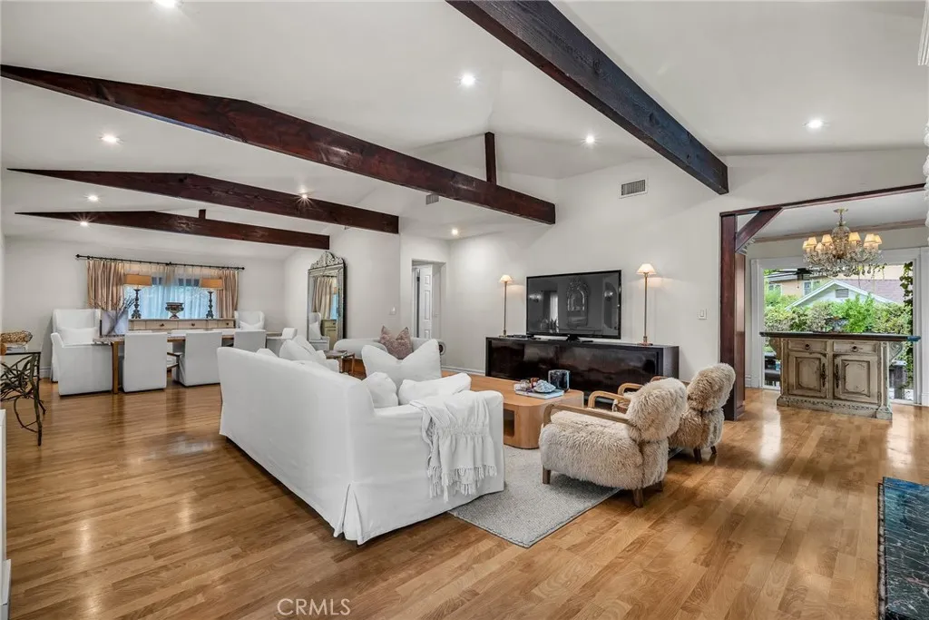 Woodland Hills, California 91364, United States, 3 Bedrooms Bedrooms, ,2 BathroomsBathrooms,Residential,Active,193599