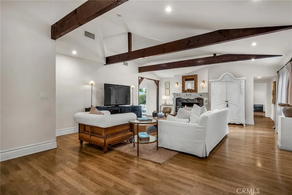 Woodland Hills, California 91364, United States, 3 Bedrooms Bedrooms, ,2 BathroomsBathrooms,Residential,Active,193599