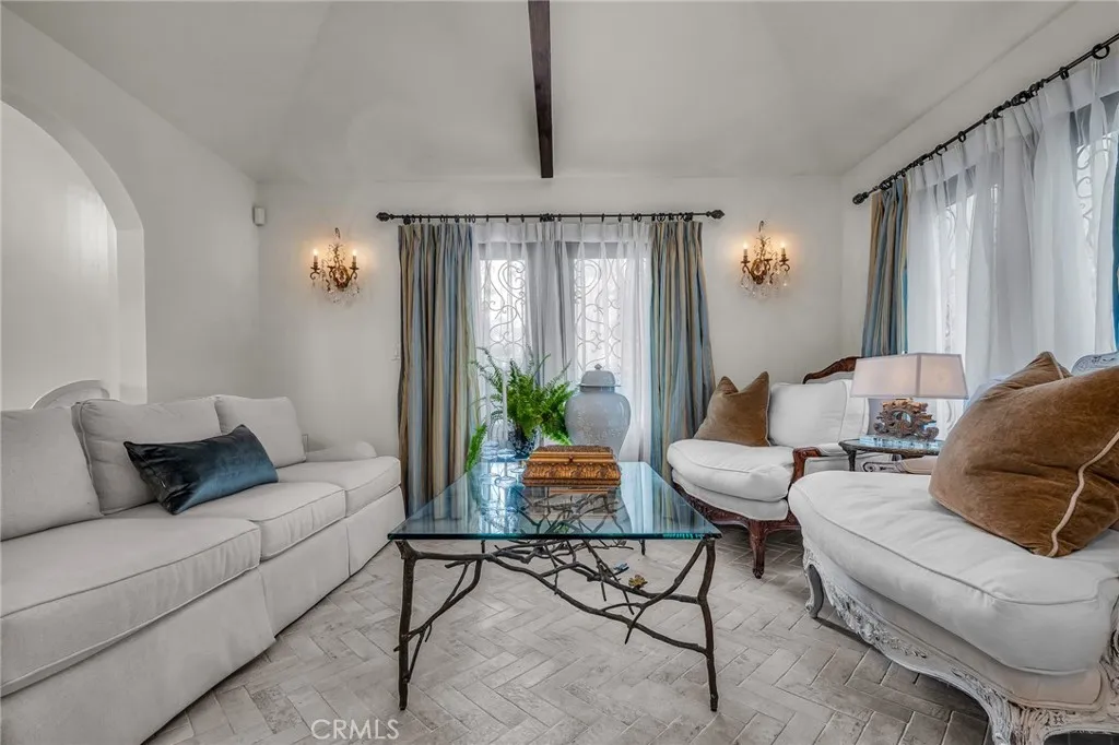 Woodland Hills, California 91364, United States, 3 Bedrooms Bedrooms, ,2 BathroomsBathrooms,Residential,Active,193599