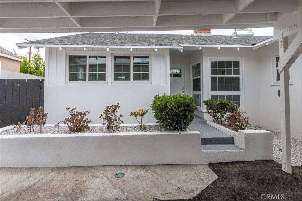 7426 Lemp Avenue, North Hollywood CA 91605