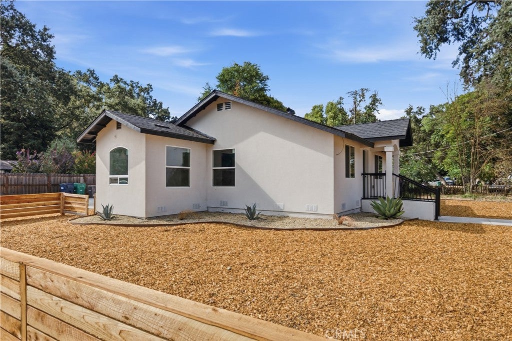 5345 Capistrano