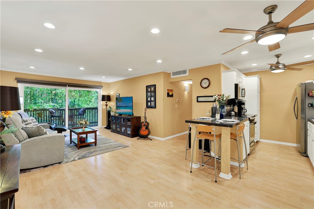 552 N Bellflower 303