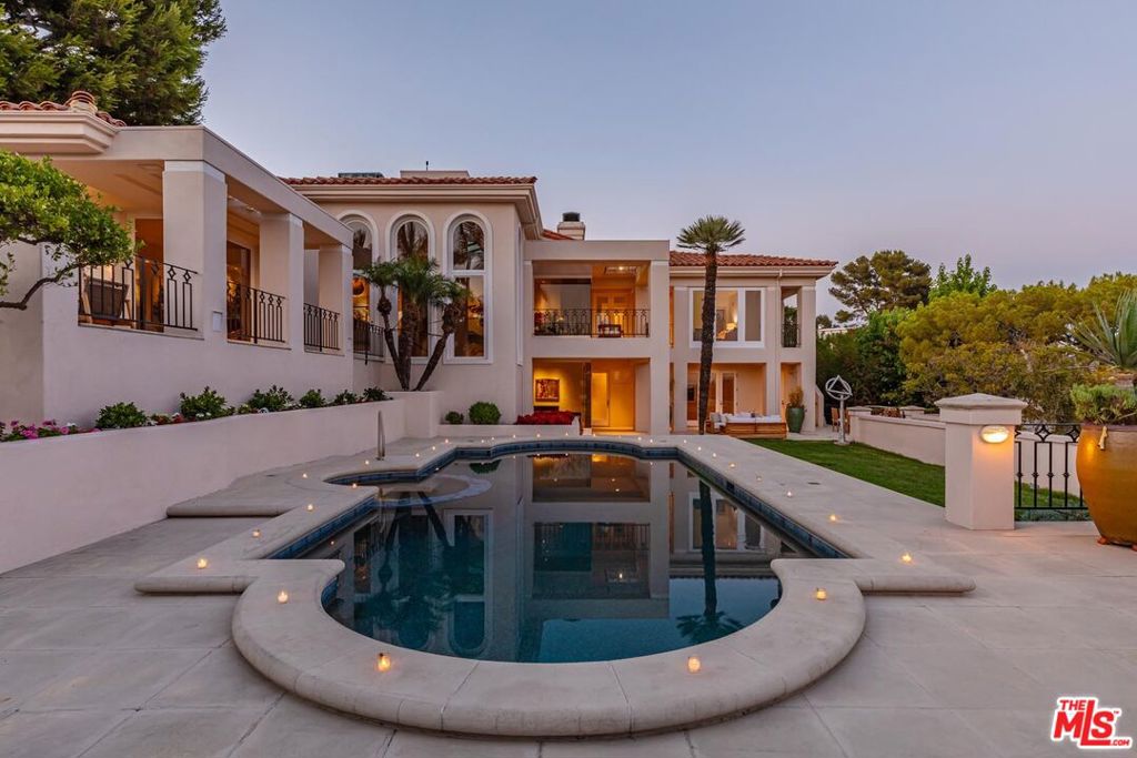 1136 Calle Vista Drive