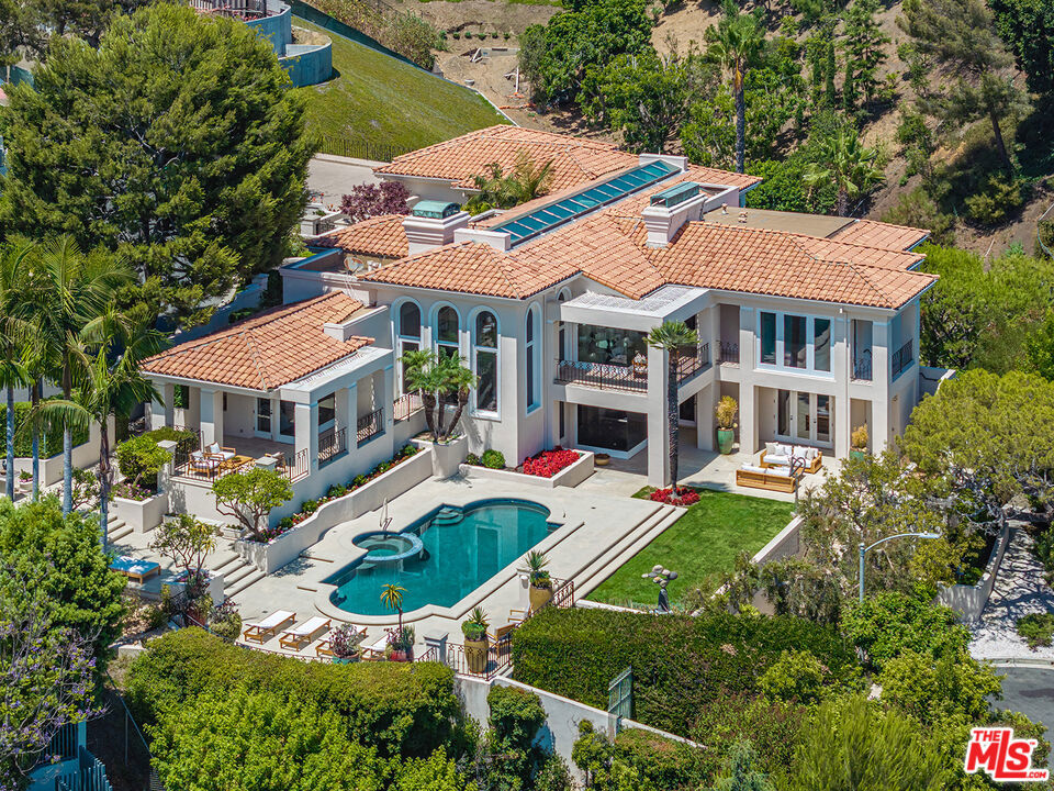 1136 Calle Vista Drive