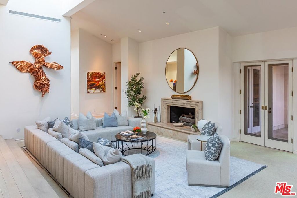 1136 Calle Vista Drive