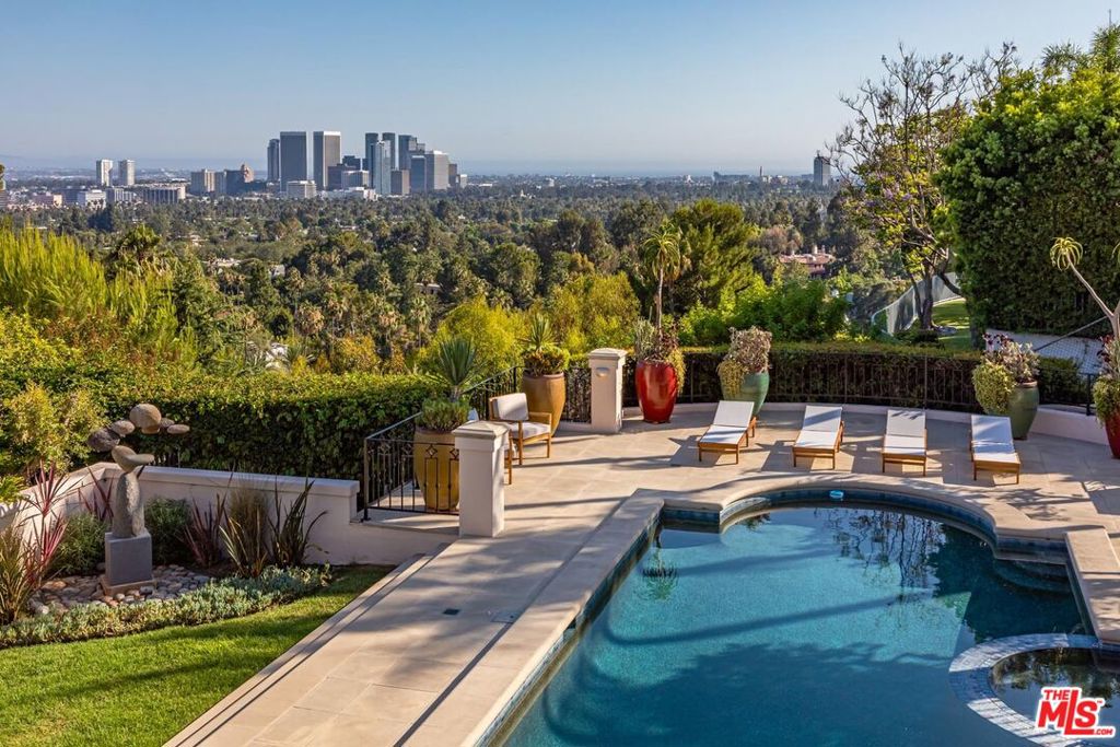 1136 Calle Vista Drive