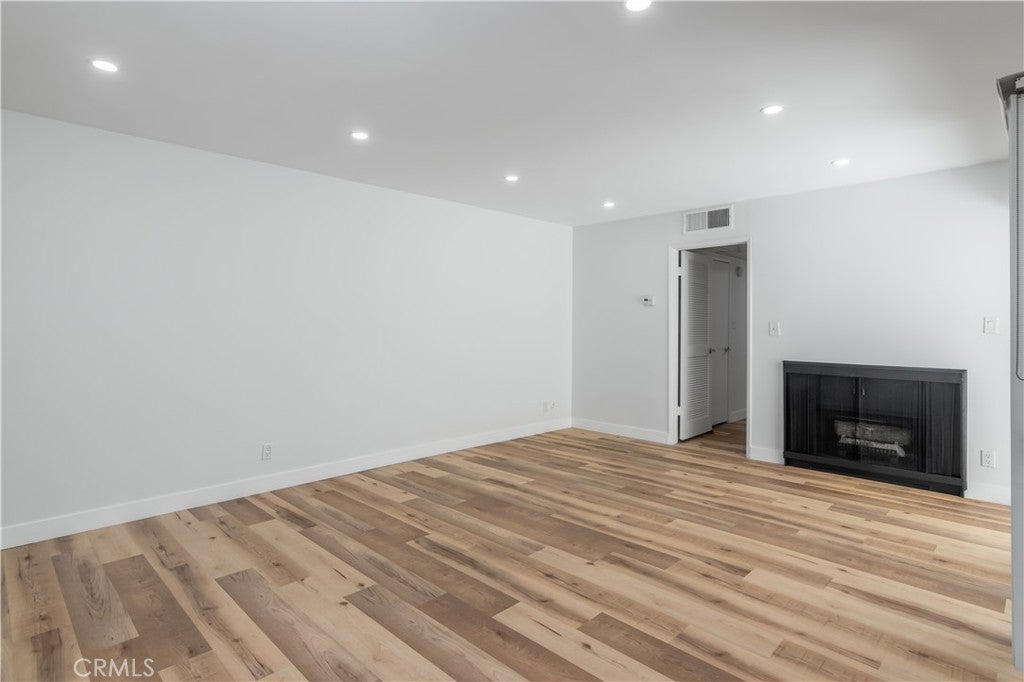 1339 N Columbus 106