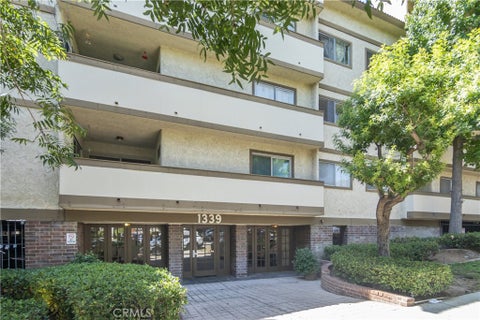 Photo of 1339 N Columbus AVE #106, Glendale, CA 91202 (MLS # BB26202928)