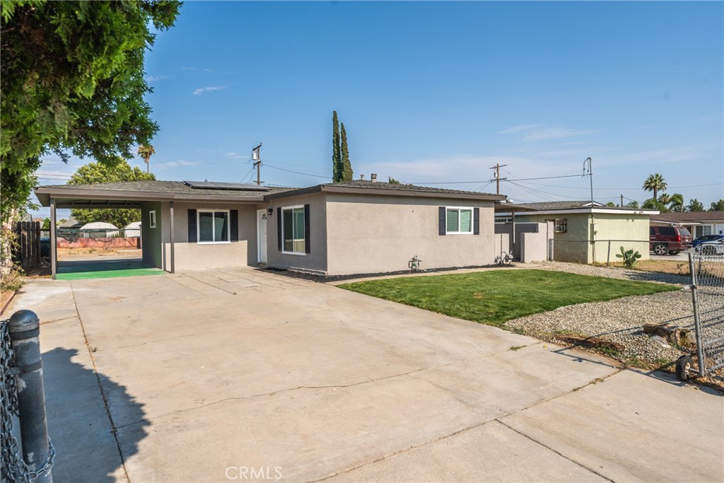 Turnkey Charm!
Welcome to 109 S Joyce Ave, a beautifully remodeled 3-bedroom, 2-bath gem in the heart of Rialto! This move-in ready home blends modern updates with timeless character, making it perfect for first-time buyers or growing families.
Step inside to an inviting, open layout featuring fresh paint, stylish flooring, and a bright, functional kitchen ready for your favorite meals. The bathrooms have been tastefully updated, offering a clean, contemporary feel throughout.
Outside, enjoy a spacious lot—ideal for weekend barbecues, gardening, play, or even future expansion.
Don’t miss your chance to own this updated Rialto beauty—schedule your showing today!