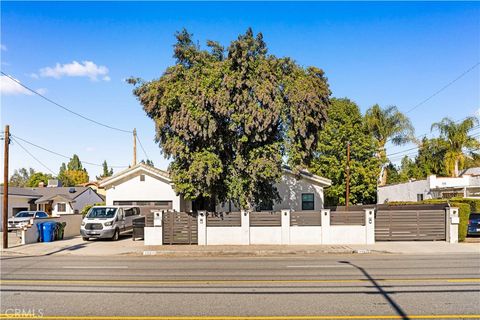 Photo of 22913 Burbank, Woodland Hills, CA 91367 (MLS # WS25274700)